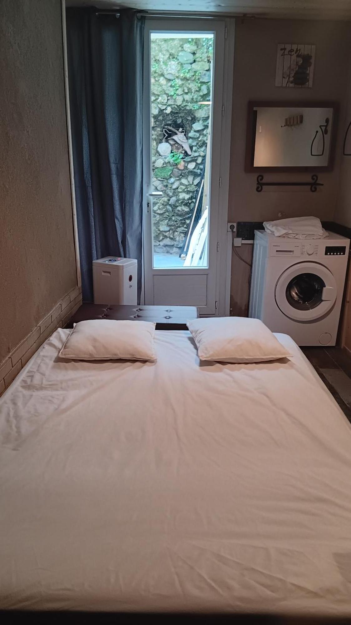 Appartement Pour 4 Personnes Dans Une Rue Tres Calme Saint-Laurent-le-Minier 외부 사진