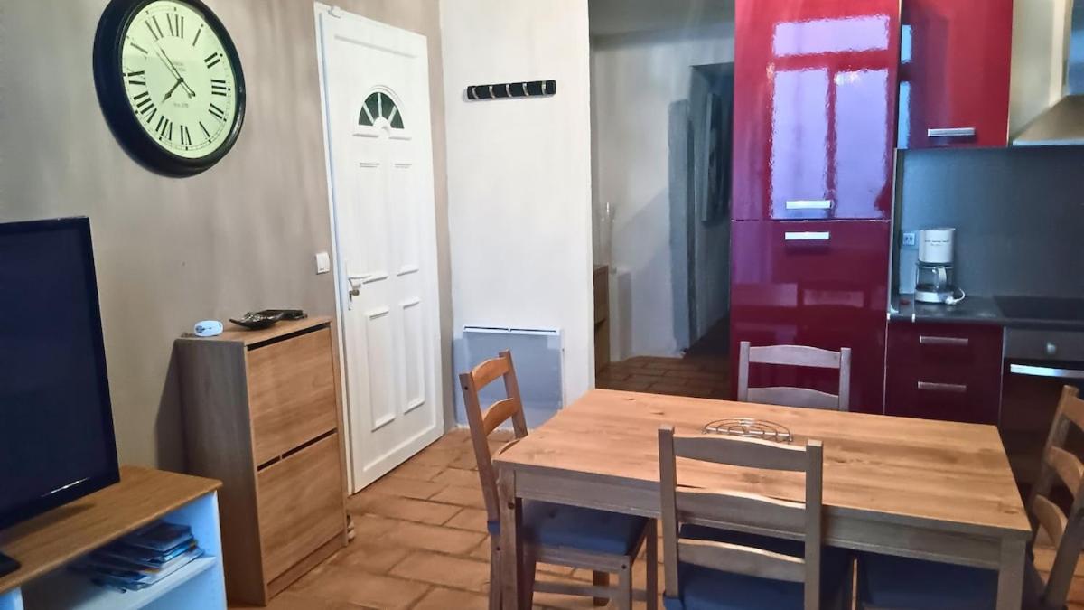Appartement Pour 4 Personnes Dans Une Rue Tres Calme Saint-Laurent-le-Minier 외부 사진